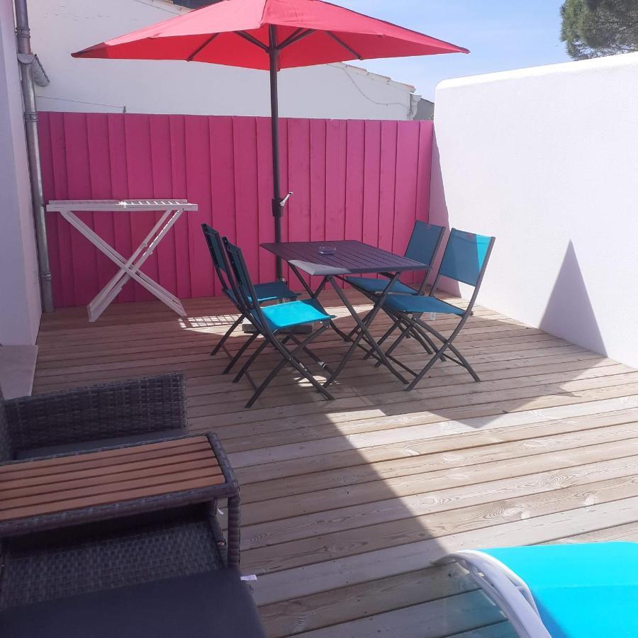 Logis Du Chateau Le Chateau d'Oleron Bagian luar foto